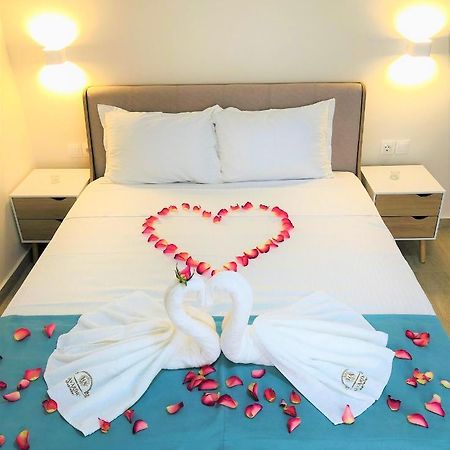 Navarino Luxe Suites With Sea View Peraía 외부 사진