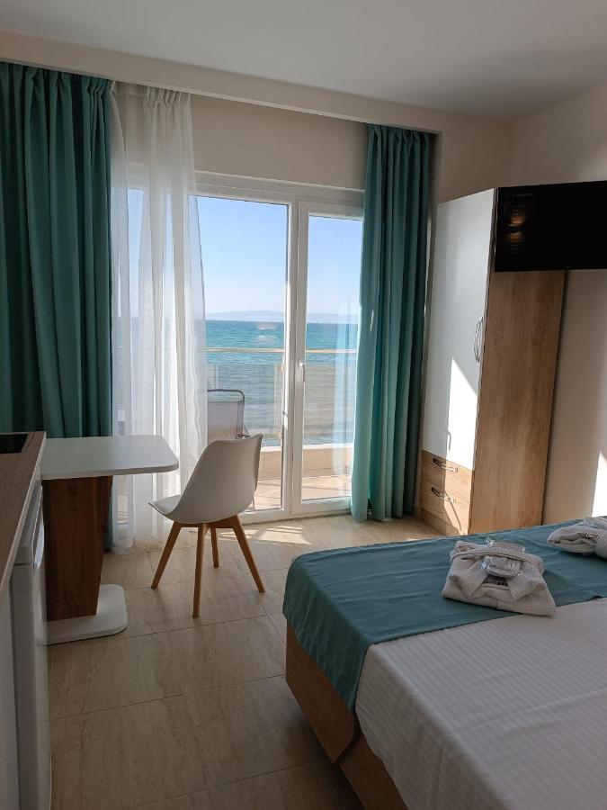 Navarino Luxe Suites With Sea View Peraía 외부 사진