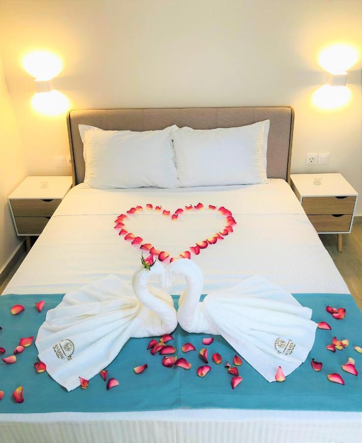 Navarino Luxe Suites With Sea View Peraía 외부 사진